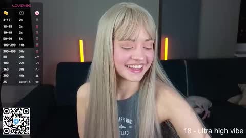 Snapshot of wendylovelylovew chatting on 4, 10, 2025 Wendy online show from 4, 10, 2025