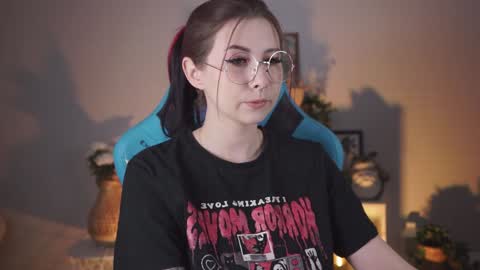 little girl who is always rightLisa online show from 12, 1, 2025