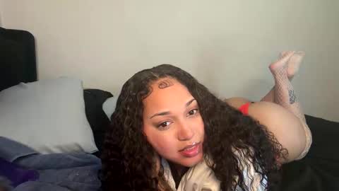 Snapshot of wetcreamerr chatting on 24, 4, 2026 SheSquirts online show from 24, 4, 2026