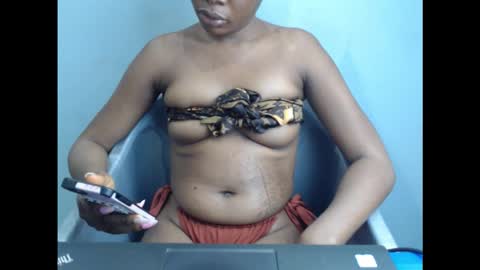 Snapshot of wetxxbabe chatting on 11, 10, 2025 wetxxbabe online show from 11, 10, 2025