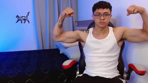 Snapshot of whipped_ripped chatting on 28, 9, 2025 whipped_ripped online show from 28, 9, 2025