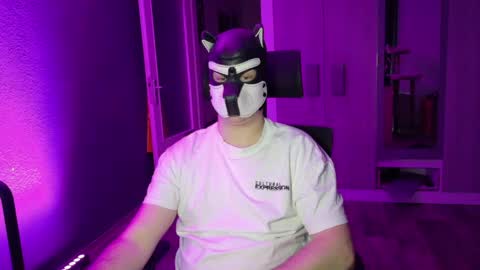 Snapshot of white_pup chatting on 13, 4, 2026 white_pup online show from 13, 4, 2026
