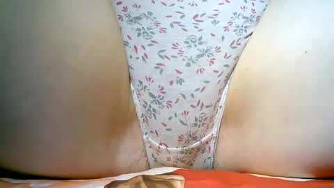 Snapshot of whiteapsara chatting on 14, 1, 2025 Love online show from 14, 1, 2025