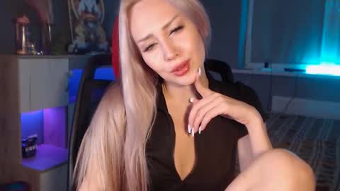 Whitekittykitten online show from 22, 11, 2025