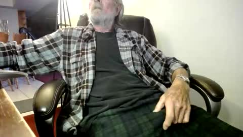 Snapshot of whofcares2 chatting on 18, 12, 2025 whofcares2 online show from 18, 12, 2025