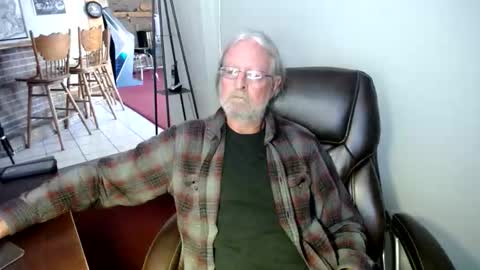 Snapshot of whofcares2 chatting on 1, 3, 2026 whofcares2 online show from 1, 3, 2026