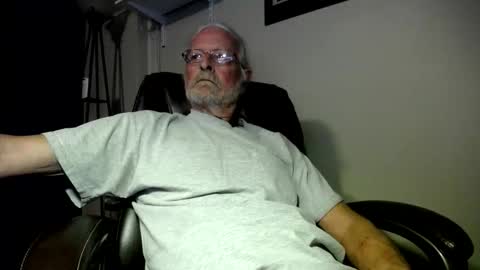 Snapshot of whofcares2 chatting on 10, 4, 2026 whofcares2 online show from 10, 4, 2026