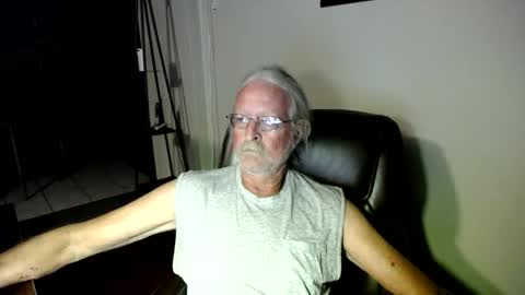 Snapshot of whofcares2 chatting on 3, 6, 2026 whofcares2 online show from 3, 6, 2026