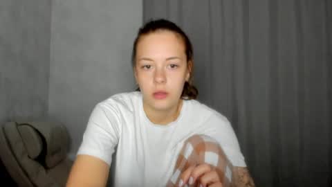 Snapshot of why_again_me chatting on 19, 4, 2026 Veronica online show from 19, 4, 2026