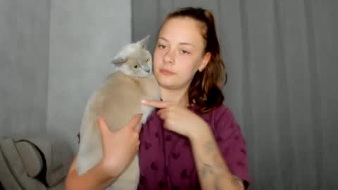 Snapshot of why_again_me chatting on 22, 4, 2026 Veronica online show from 22, 4, 2026