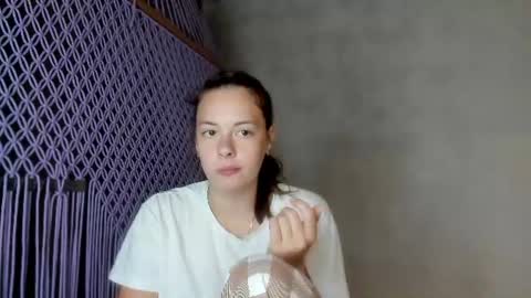 Snapshot of why_again_me chatting on 19, 6, 2026 Veronica online show from 19, 6, 2026