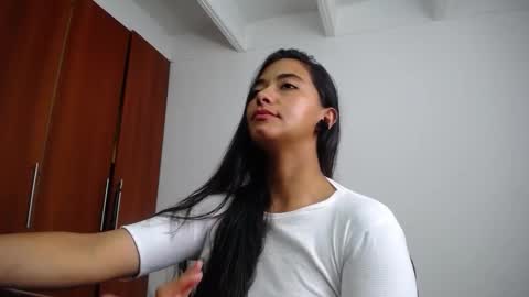 Ilauren online show from 1, 12, 2025