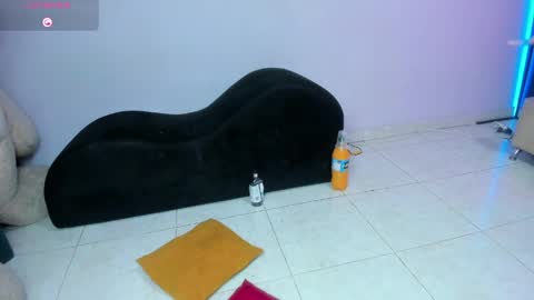 LUCIA VS 2 COCKS online show from 17, 4, 2026