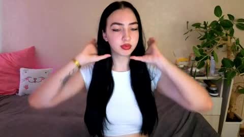Snapshot of wildkittenx_ chatting on 7, 6, 2026 Alena online show from 7, 6, 2026