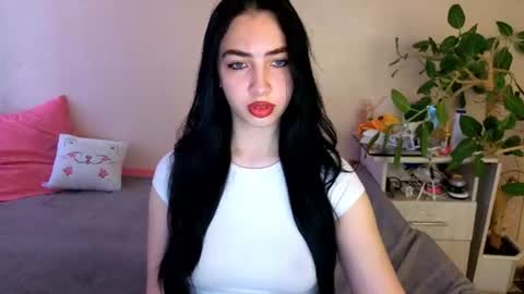 Snapshot of wildkittenx_ chatting on 10, 6, 2026 Alena online show from 10, 6, 2026