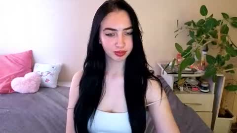 Snapshot of wildkittenx_ chatting on 18, 6, 2026 Alena online show from 18, 6, 2026