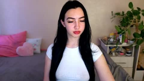 Snapshot of wildkittenx_ chatting on 25, 6, 2026 Alena online show from 25, 6, 2026
