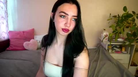 Snapshot of wildkittenx_ chatting on 4, 7, 2026 Alena online show from 4, 7, 2026