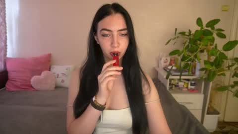 Snapshot of wildkittenx_ chatting on 17, 7, 2026 Alena online show from 17, 7, 2026