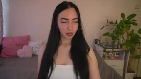 Snapshot of wildkittenx_ chatting on 25, 7, 2026 Alena online show from 25, 7, 2026