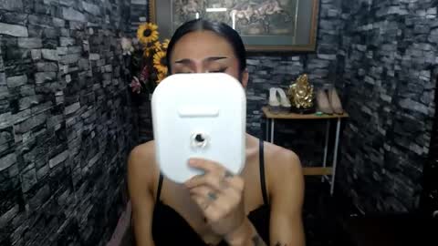 Snapshot of wildroxie chatting on 5, 8, 2026 ROXIE online show from 5, 8, 2026