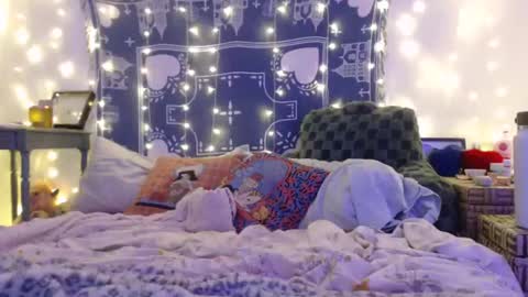 Eevie online show from 3, 1, 2025