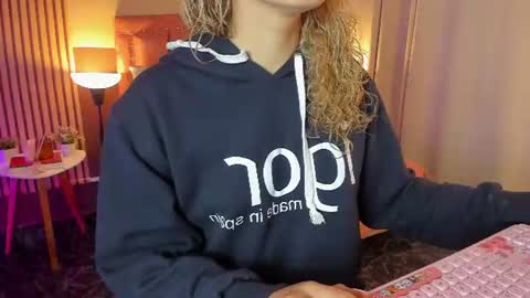 Snapshot of wini_fer chatting on 17, 7, 2026 Wini Fer online show from 17, 7, 2026