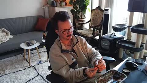 Snapshot of winnydepooh chatting on 24, 11, 2025 cream36 online show from 24, 11, 2025