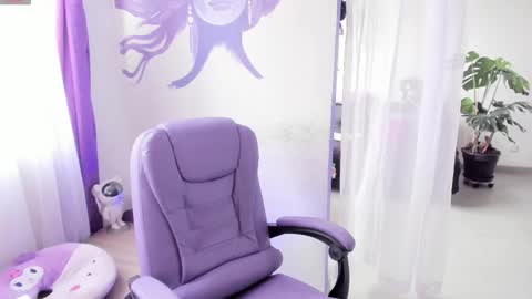     Luna Violeta  A r t i s t  online show from 20, 10, 2025