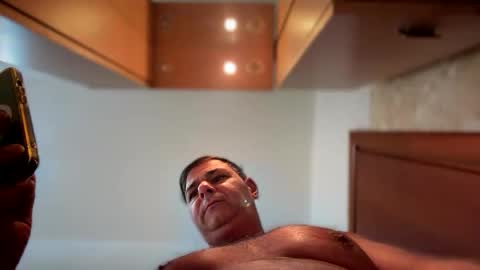 Snapshot of witebull83 chatting on 1, 4, 2026 Witebull online show from 1, 4, 2026