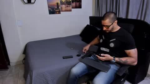 Magnus Dark independent model online show from 4, 6, 2026
