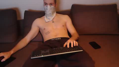 wolf021221 online show from 13, 4, 2026