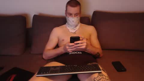 wolf021221 online show from 15, 4, 2026