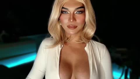 Snapshot of womanofyourdesire_ts chatting on 12, 10, 2025 Julia online show from 12, 10, 2025