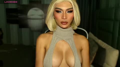 Snapshot of womanofyourdesire_ts chatting on 1, 5, 2026 Julia online show from 1, 5, 2026