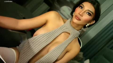 Snapshot of womanofyourdesire_ts chatting on 8, 5, 2026 Julia online show from 8, 5, 2026