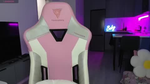 Snapshot of wowlovie666 chatting on 5, 12, 2025 Emi online show from 5, 12, 2025