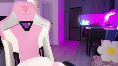 Snapshot of wowlovie666 chatting on 14, 12, 2025 Emi online show from 14, 12, 2025