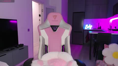 Snapshot of wowlovie666 chatting on 19, 12, 2025 Emi online show from 19, 12, 2025