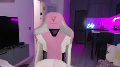 Snapshot of wowlovie666 chatting on 20, 12, 2025 Emi online show from 20, 12, 2025