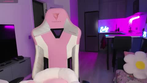 Snapshot of wowlovie666 chatting on 22, 12, 2025 Emi online show from 22, 12, 2025