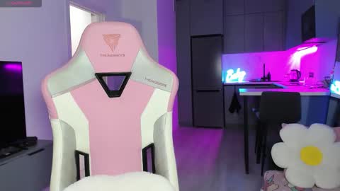 Snapshot of wowlovie666 chatting on 6, 1, 2026 Emi online show from 6, 1, 2026