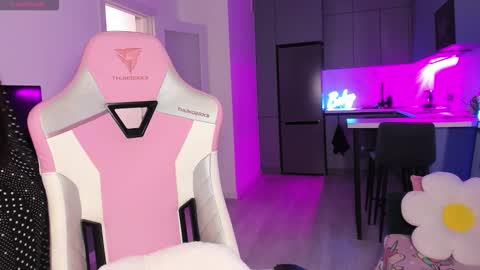 Snapshot of wowlovie666 chatting on 7, 1, 2026 Emi online show from 7, 1, 2026