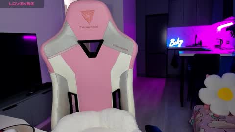 Snapshot of wowlovie666 chatting on 2, 2, 2026 Emi online show from 2, 2, 2026