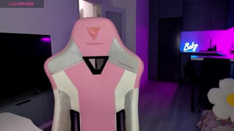 Snapshot of wowlovie666 chatting on 10, 2, 2026 Emi online show from 10, 2, 2026