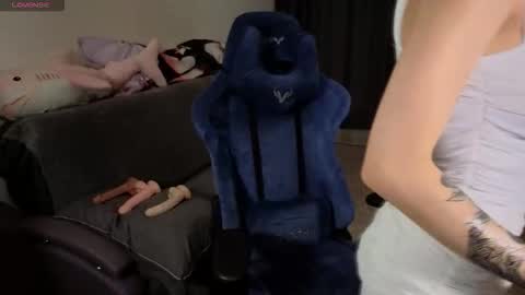 Snapshot of wsp128 chatting on 21, 12, 2025 Neo and Abby online show from 21, 12, 2025