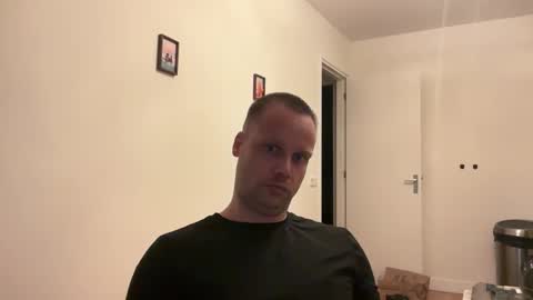 Snapshot of wsvogel chatting on 14, 11, 2025 joejoe online show from 14, 11, 2025