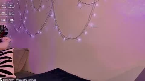 Snapshot of wxiuixw chatting on 28, 10, 2025 Sonya online show from 28, 10, 2025