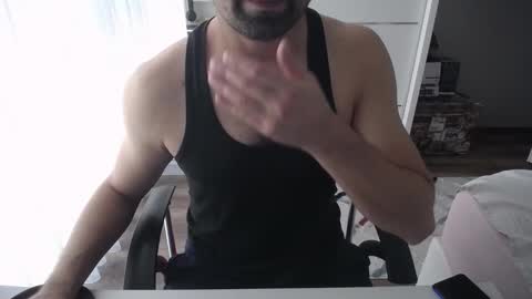 Snapshot of x_____0_____x chatting on 25, 11, 2025 Mr. Lonely online show from 25, 11, 2025