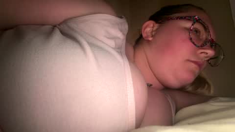 Snapshot of x_dreamgirl_x chatting on 7, 5, 2026 Mariah online show from 7, 5, 2026